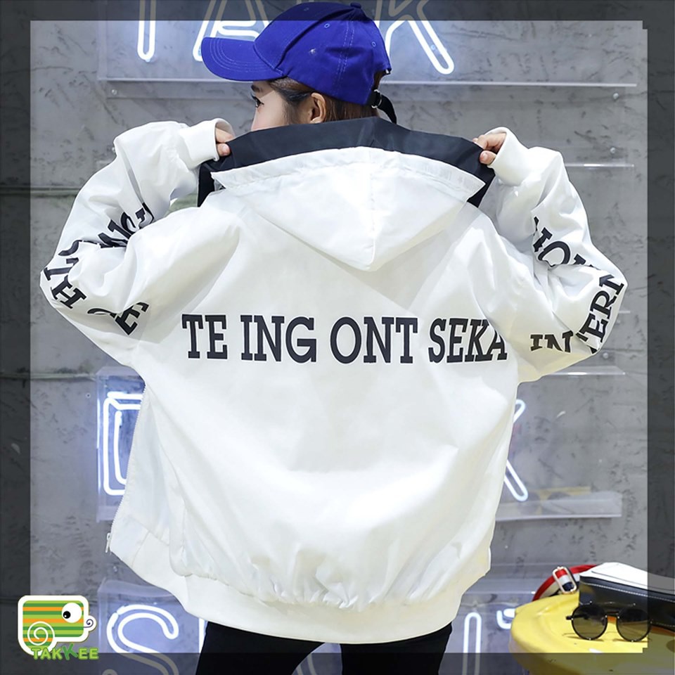 ÁO KHOÁC GIÓ IN CHỮ SAU LƯNG VÀ CÁNH TAY THỂ HIỆN CÁ TÍNH CỦA BẠN