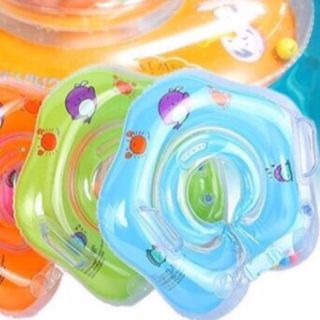 Phao đỡ cổ cho bé tắm biển