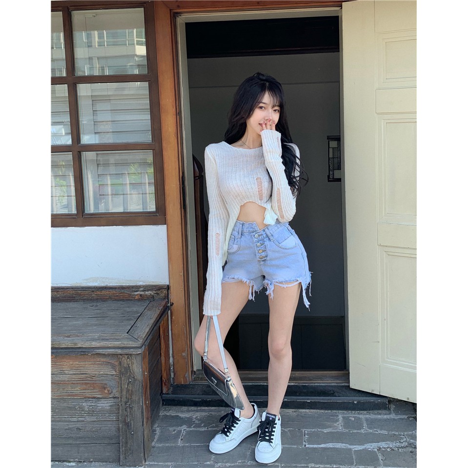 Quần short jean rách 4 nút phong cách quyến rũ năng động cho các nàng thêm xinh