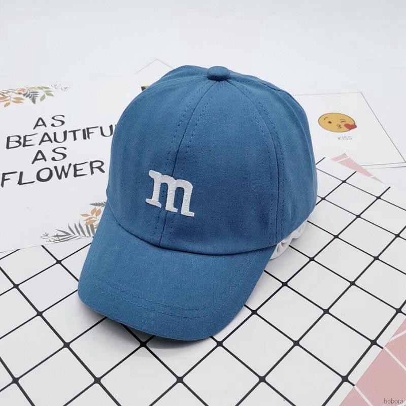 Mũ lưỡi trai thêu chữ M cho bé