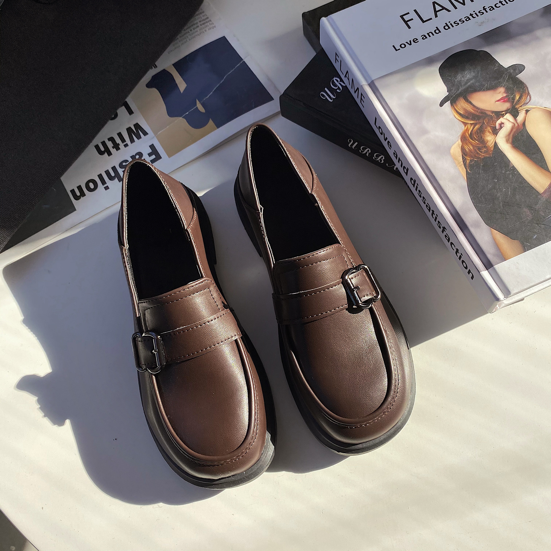 Giày Da PU Đế Bằng Phong Cách Retro Thời Trang 2021 Cho Nữ | BigBuy360 - bigbuy360.vn