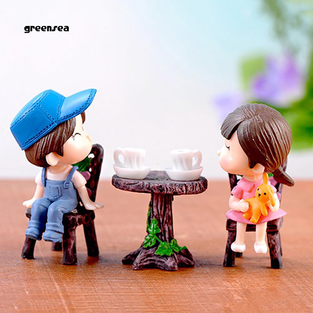 Bộ mô hình bàn và 2 ghế thu nhỏ xinh xắn dùng trang trí