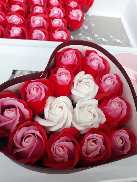 Hộp đựng quà hình trái tim đỏ quà tặng sinh nhật kèm hạt xốp | BigBuy360 - bigbuy360.vn