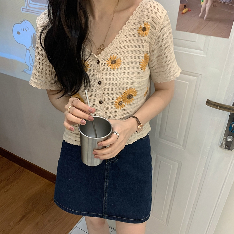 Áo croptop áo kiểu nữ tiểu thư đẹp hoa cúc tay ngắn cổ vuông sang chảnh thời trang bánh bèo 2020 | BigBuy360 - bigbuy360.vn