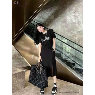 Set áo croptop + chân váy suông xẻ tà