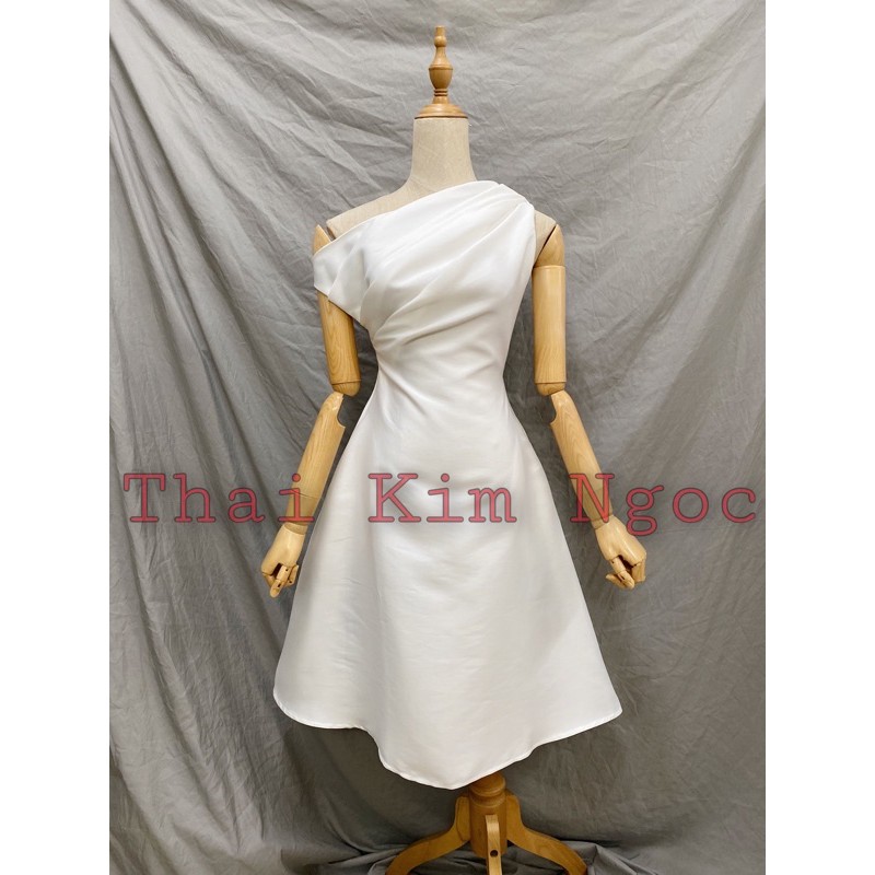 Đầm dự tiệc lệch vai xếp li 3 màu sang trọng | BigBuy360 - bigbuy360.vn