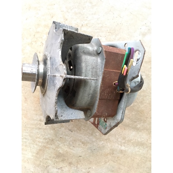 Mô tơ máy giặt , loại củ đời cũ fe dầy , nặng 4 -5 kg