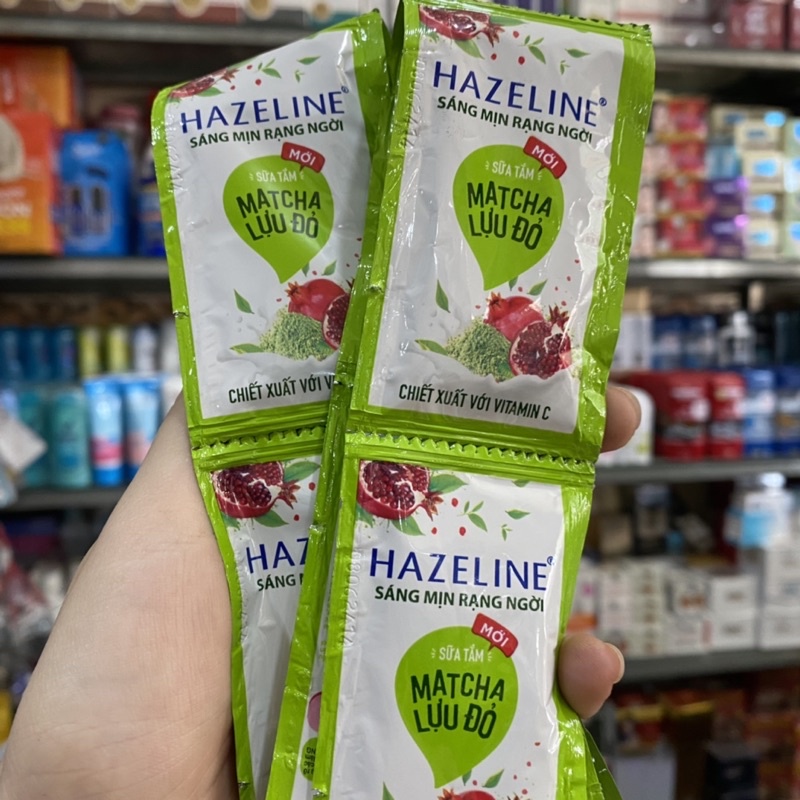 1 dây sữa tắm Hazeline dưỡng sáng da matcha lựu đỏ 4.5g x 12gói