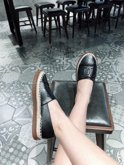 GIÀY SLIP ON CHẤT DA ĐẾ CAO SU VIỀN CÓI MŨI CHỮ X | BigBuy360 - bigbuy360.vn