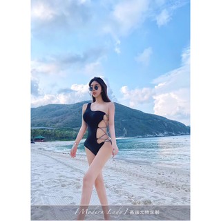 Bikini liền thân cut out lệch vai
