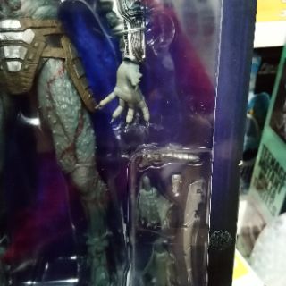 Mô hình Neca Assassin Predator