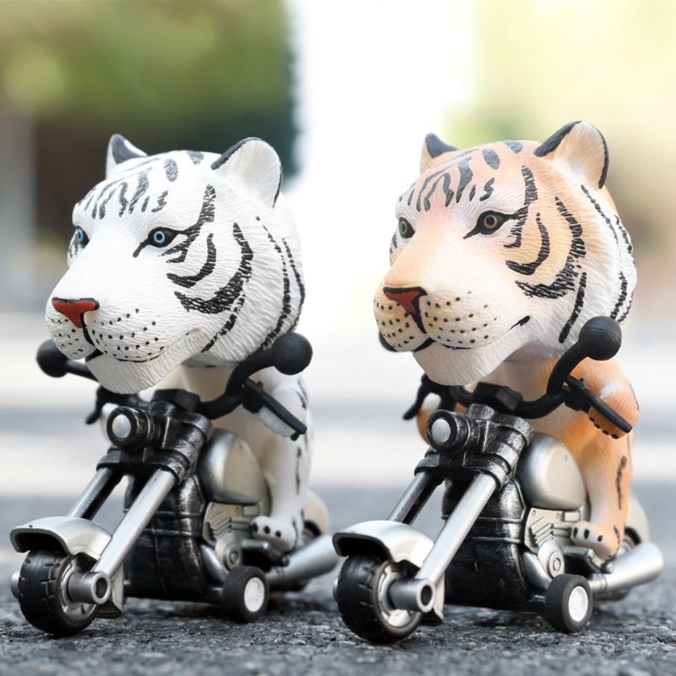 Mô Hình Lái Mô Tô Dễ Thương Hài Hước chạy cót, trang trí góc làm việc, ô tô