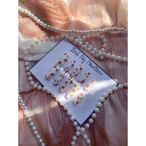 móng úp thiết kế nail box ( bò sữa hồng )