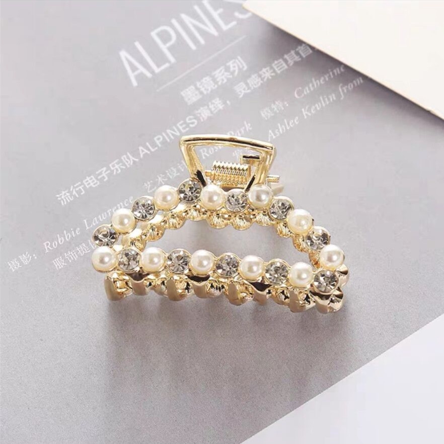 Kẹp tóc đính ngọc trai và kim cương nhân tạo phong cách Hàn Quốc