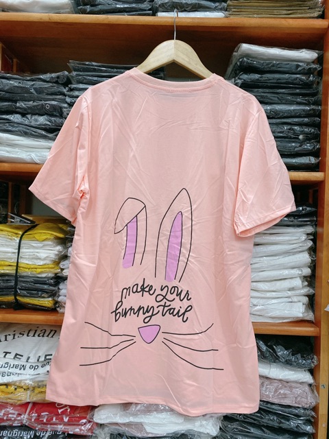 áo thun form rộng giấu quần unisex thỏ hồng