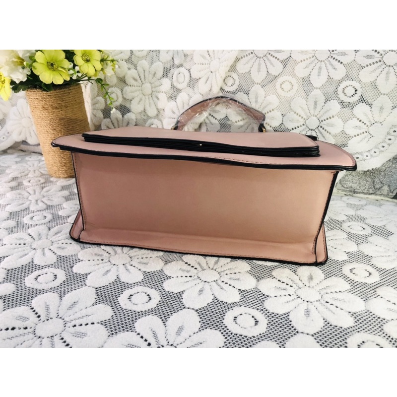 Túi công sở Bandolini trưng bày thanh lý