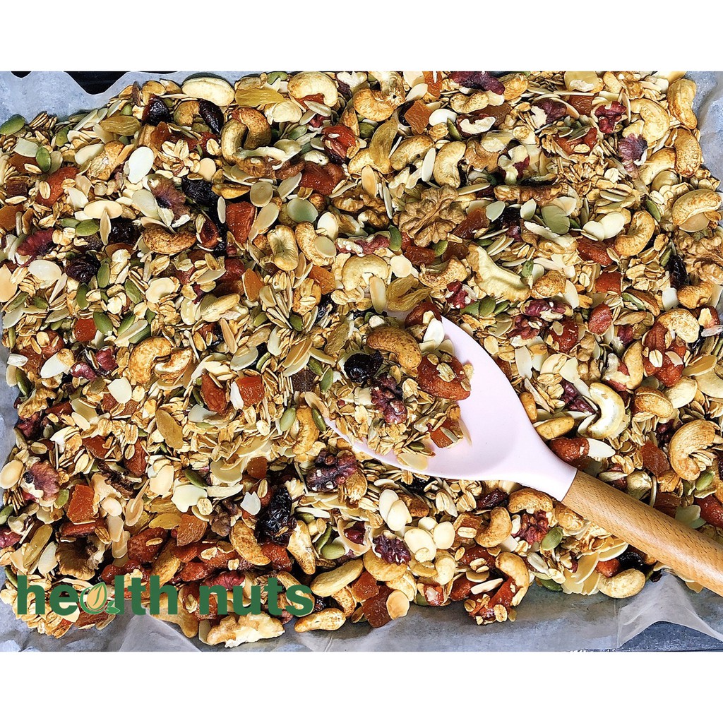 Granola 8 hạt, thêm dâu tây, óc chó đỏ