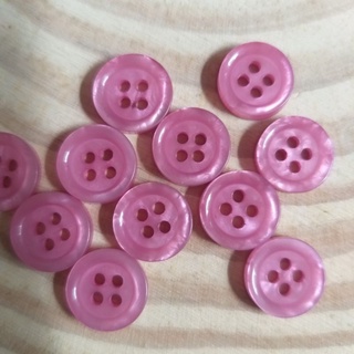 Hạt nhựa 4 lỗ , size 1cm (30 nút /6k)