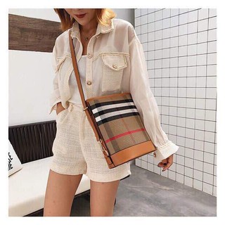 Túi kẻ sọc burberry