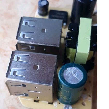 Mạch sạc nhanh 4 cổng usb, vào 220v, ra 5v 5A.