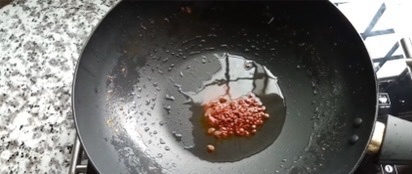 Hạt điều đỏ tạo màu (hạt cà ri)