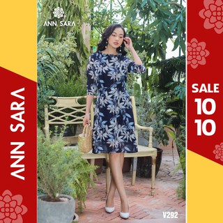 V292 - Đầm suông cổ bèo hoa trắng nền xanh than ANN SARA