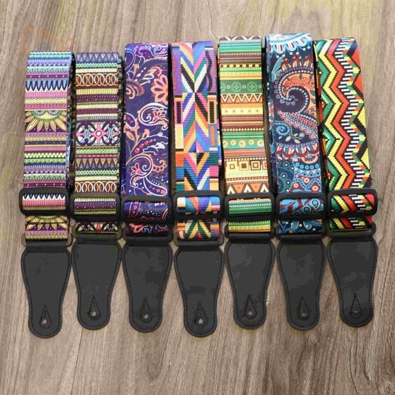 Dây đeo đàn guitar siêu dày và đàn bốn dây