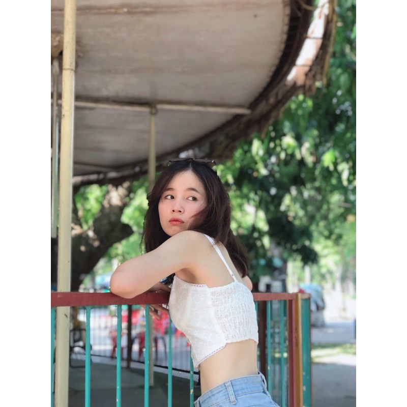 Layla camisole - Áo 2 dây trắng croptop - có sẵn - hoa nhí có chun sau ôm body viền ren