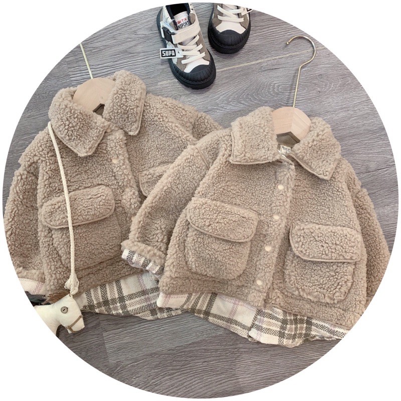 ÁO KHOÁC KẺ CỔ LÔNG CHO BÉ