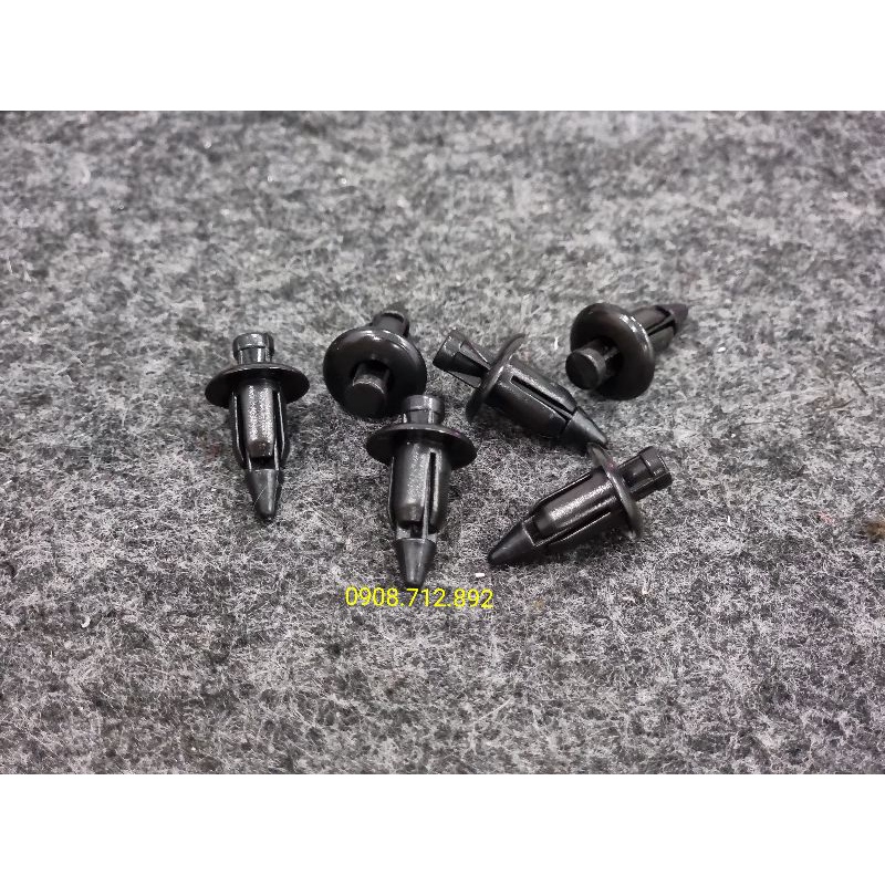 nút nhựa gắn dàn áo honda