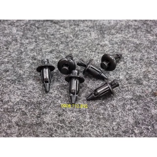 Nút nhựa gắn dàn áo honda