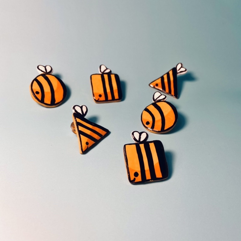 [HOT TREND] Phụ kiện trang trí pin cài áo chị ong nâu dễ thương bắng đất sét polymer clay