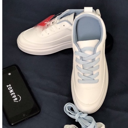 Giày Thể Thao Nữ Trắng Basic Đế Bằng