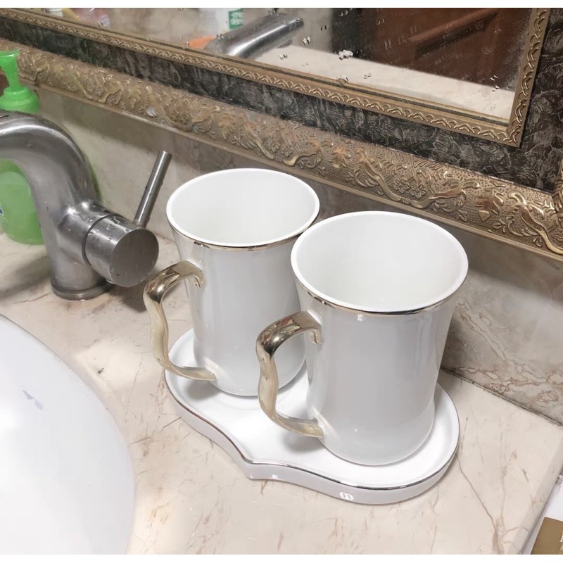 Bộ đồ dùng nhà tắm sứ trắng viền vàng cao cấp