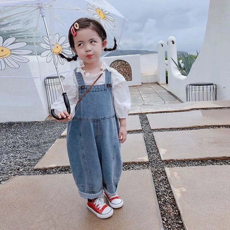 Quần yếm jean/ Áo màu trắng thiết kế mới kiểu dáng đơn giản thời trang dành cho bé gái