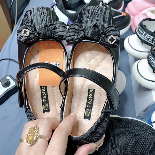Giầy nơ bé gái