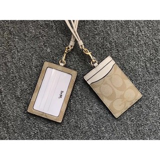 Thẻ đeo Coach dành cho công sở