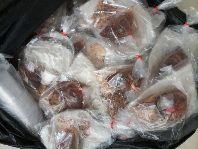 10 bịch bánh tráng me đặc sản Tây Ninh siêu ngon! | BigBuy360 - bigbuy360.vn