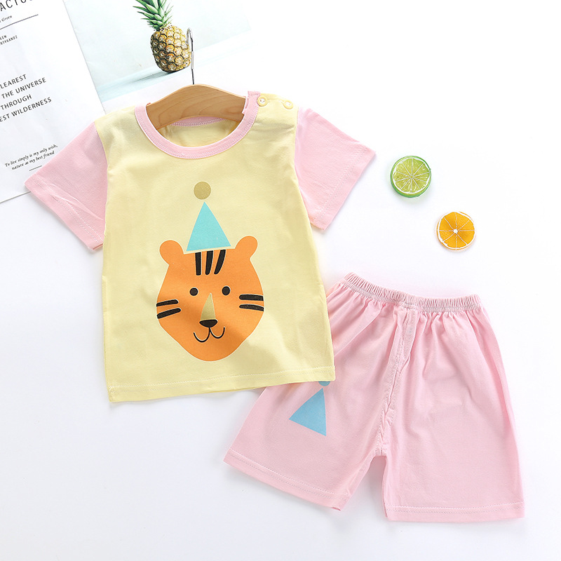 Set Áo Thun Tay Ngắn + Quần Short Chất Liệu Cotton Mềm Mại Thoải Mái Cho Bé