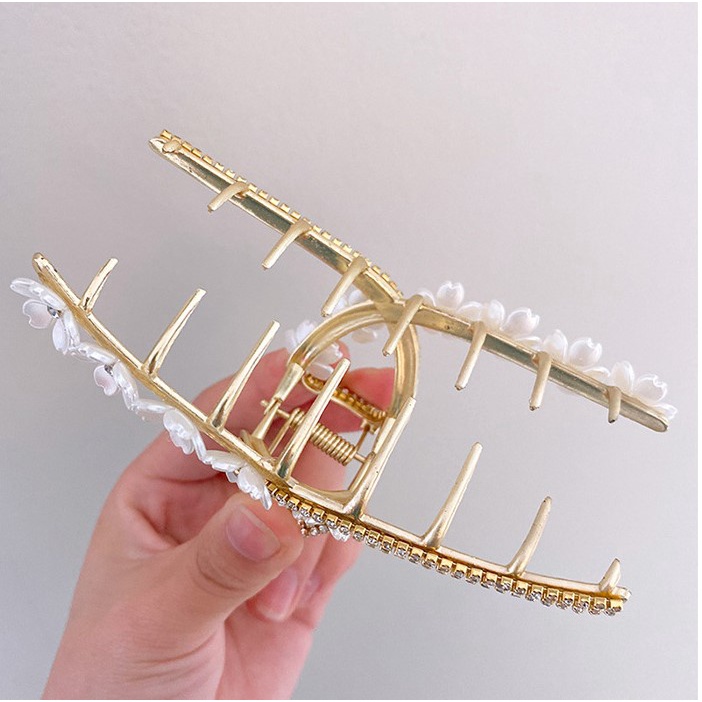 Kẹp tóc càng cua hoa trắng đính hạt châu lấp lánh sang trọng K44