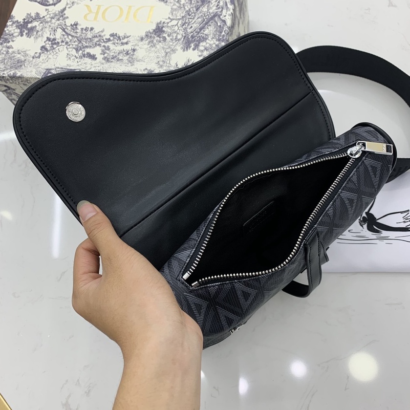 Túi đeo chéo Dior vát yên ngựa LA 2022 on web fullbox