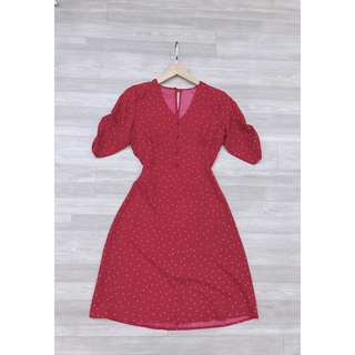 Đầm đỏ chấm bi dáng cutout lưng