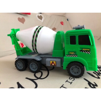 Xe ô tô đồ chơi,bồn xoay trộn bê tông đáng yêu cho bé