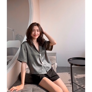Croptop lụa nút cài trắng_ZIEL