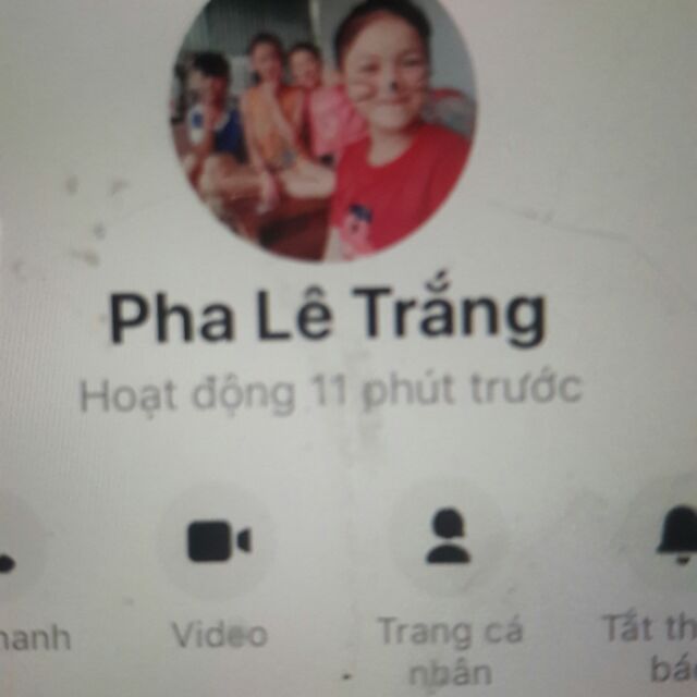 com bo cho pha lê trắng