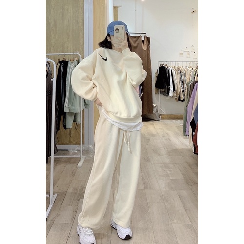 [Mã 12FASHIONSALE1 giảm 10K đơn 50K] áo sweater nỉ bông logo thêu | BigBuy360 - bigbuy360.vn