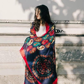 Khăn thổ cẩm đi biển