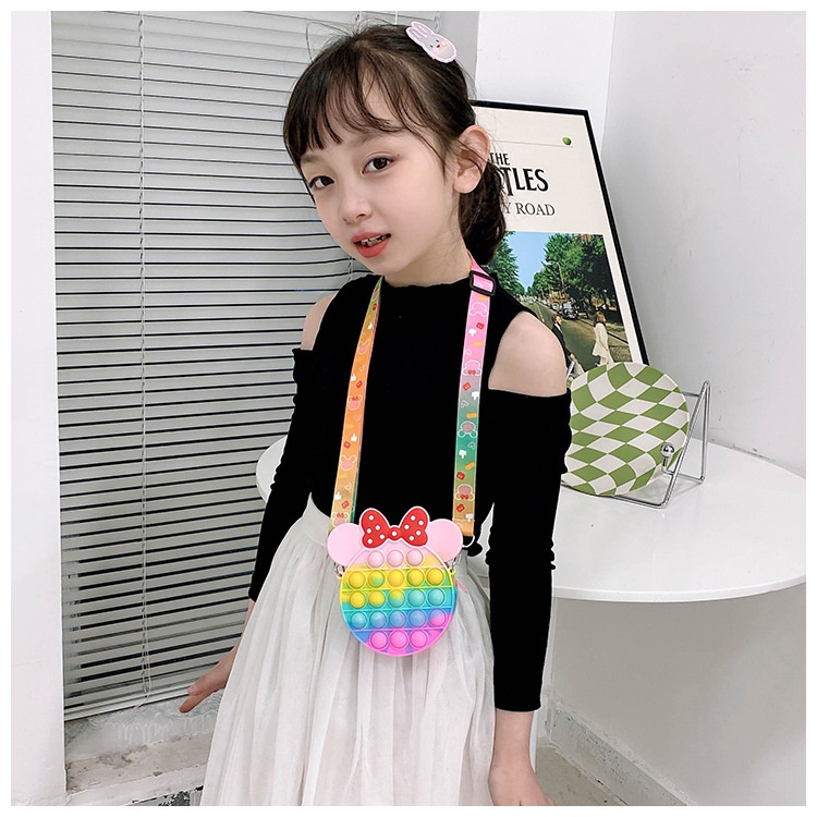 Túi pop it cho bé gái giá rẻ đeo chéo giảm căng thẳng bóp bong bóng hình chuột micky nhiều màu dễ thương Fullbaby 024