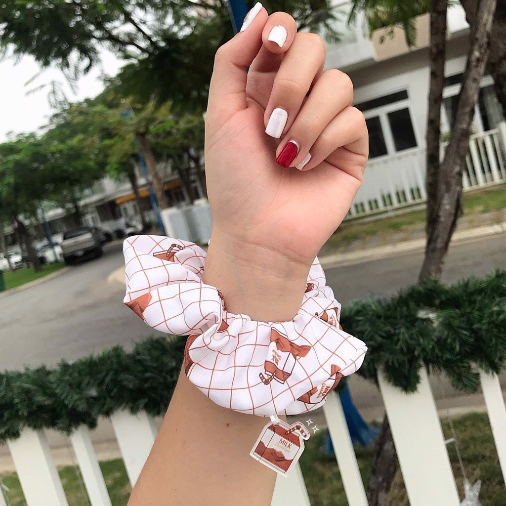 [Giá sỉ] Cột tóc Scrunchies Charm Milk Box Bò sữa- Thùy My Accessories