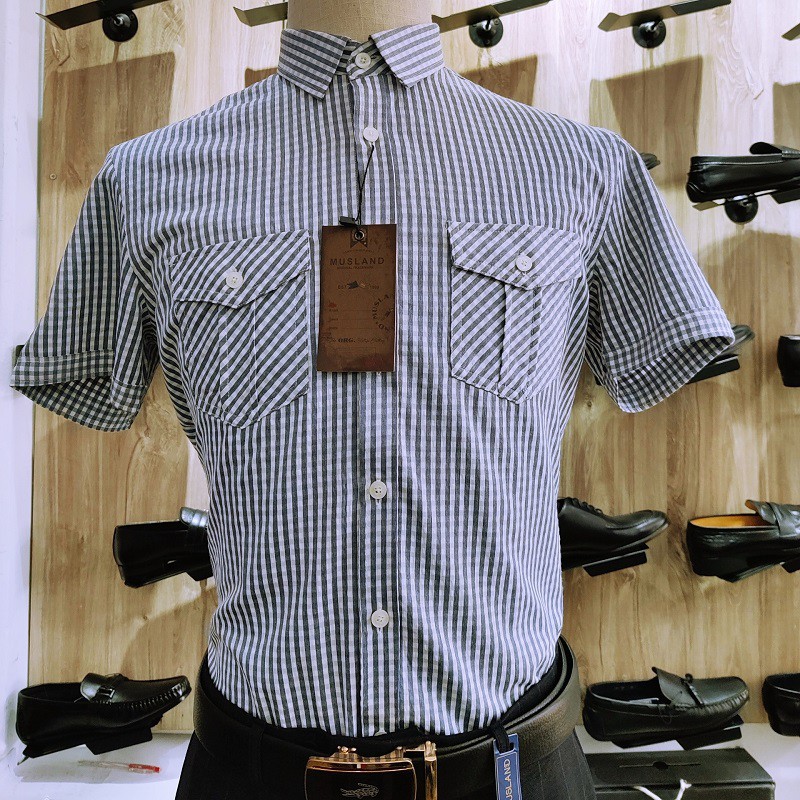 Áo sơ mi nam kẻ Musland. Áo sơ mi kẻ cổ bẻ được thiết kế 2 túi ngực trẻ trung,kiểu dáng Slimfit ôm body,mềm mịn,mát
